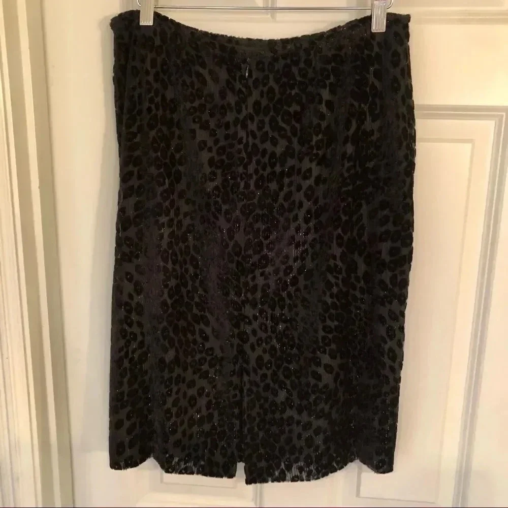 BEAUTIFUL black velvet and sheer metallic‎ cheetah print pencil skirt size 6